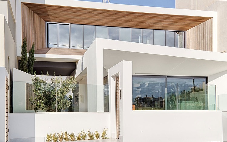 House in Gerakas by Office Twentyfive Architects