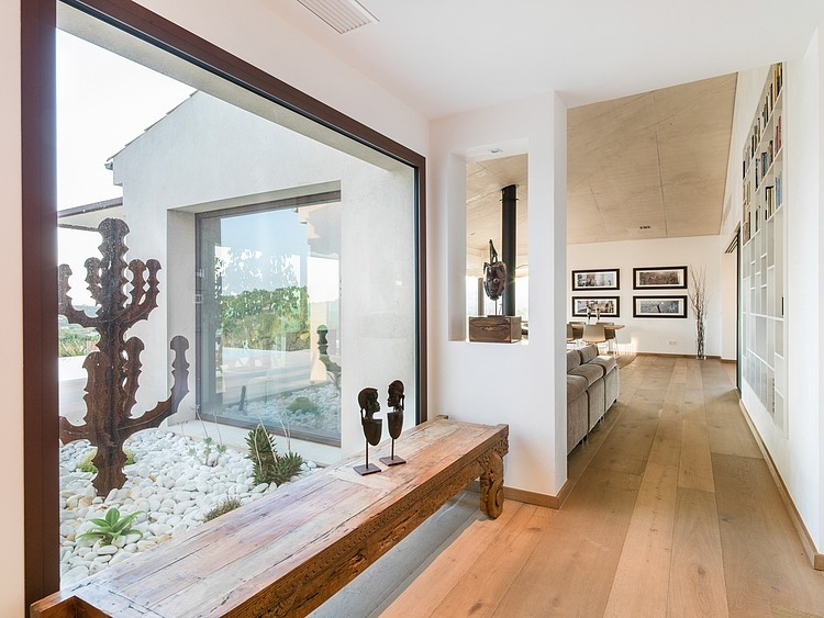 Modern Family Residence by Marga Rotger