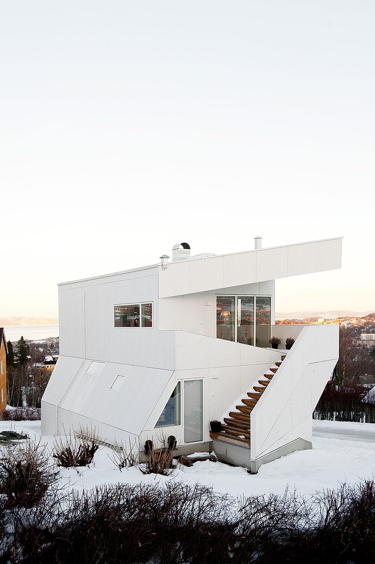 The Polite House by JVA