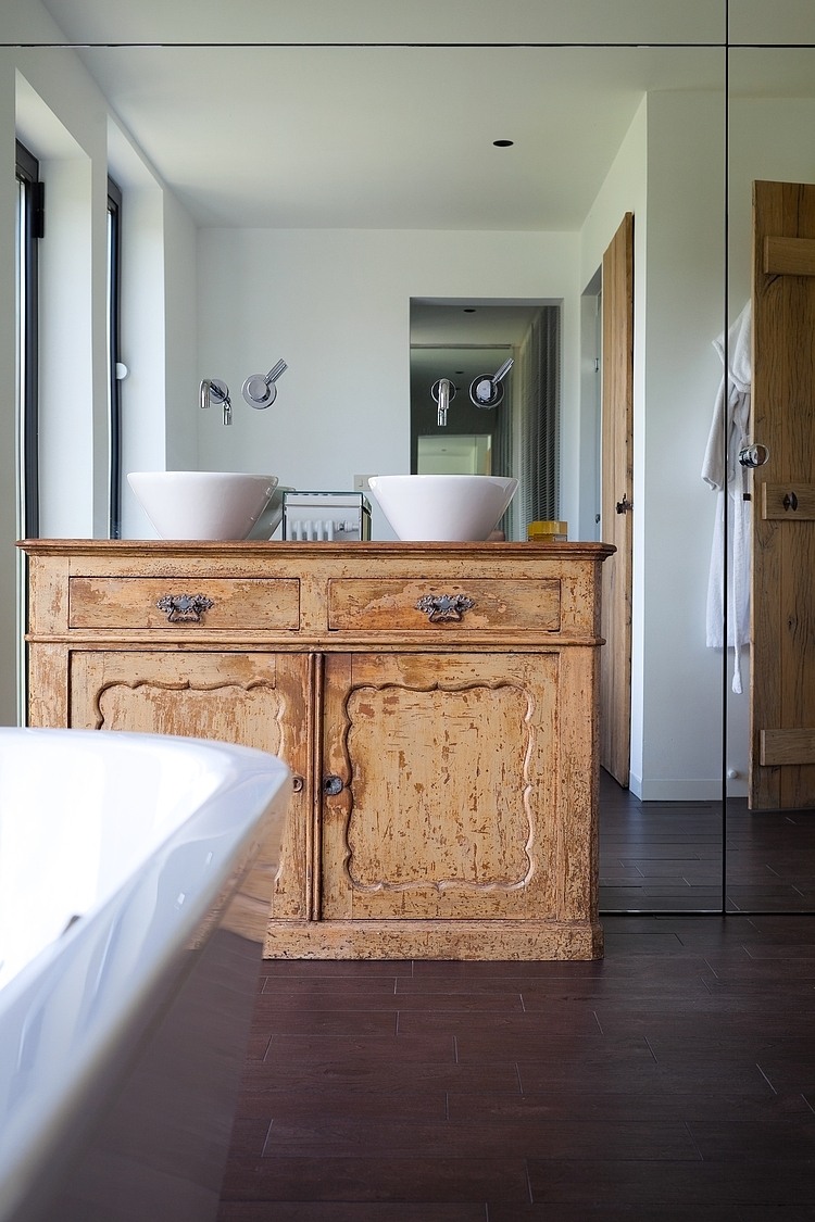 Farmhouse Lennik by Studio Farris