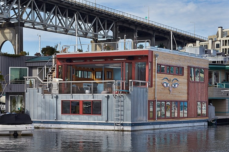 Houseboat 9 by Graham Baba Architects