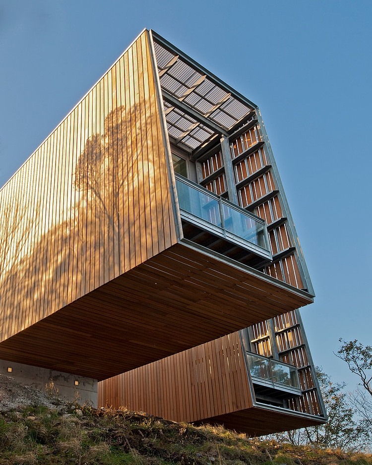 Two Hull House by MacKay-Lyons Sweetapple Architects