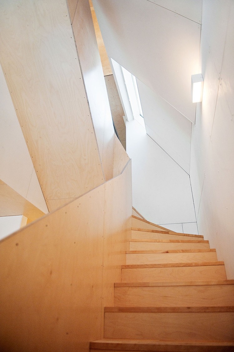 The Polite House by JVA