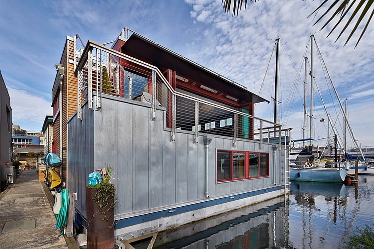 Houseboat 9 by Graham Baba Architects