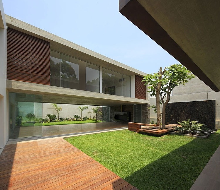 La Planicie House II by Oscar Gonzalez Moix