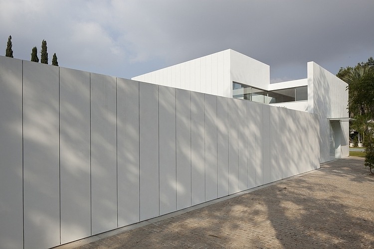 RI House by Paritzki & Liani Architects