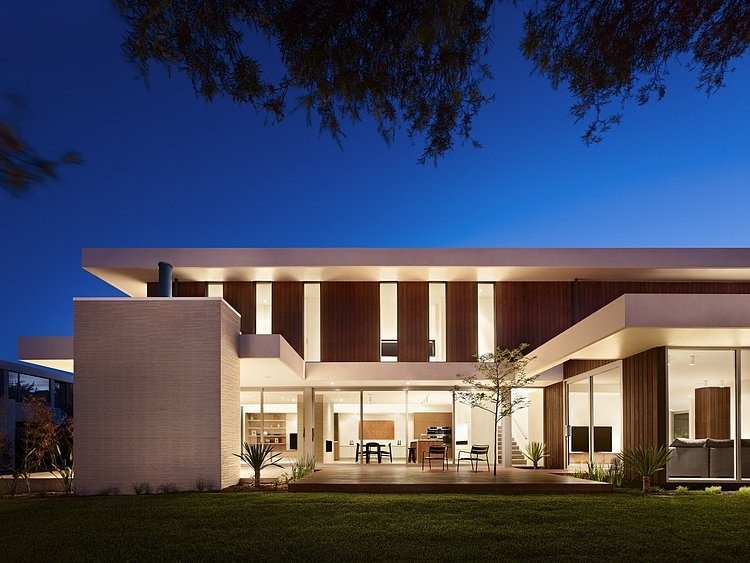 California House by InForm & Pleysier Perkins