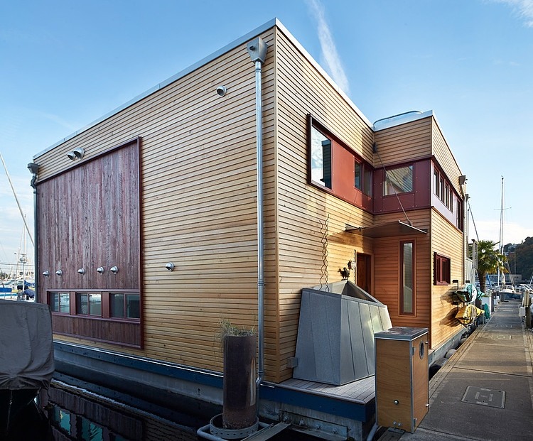 Houseboat 9 by Graham Baba Architects