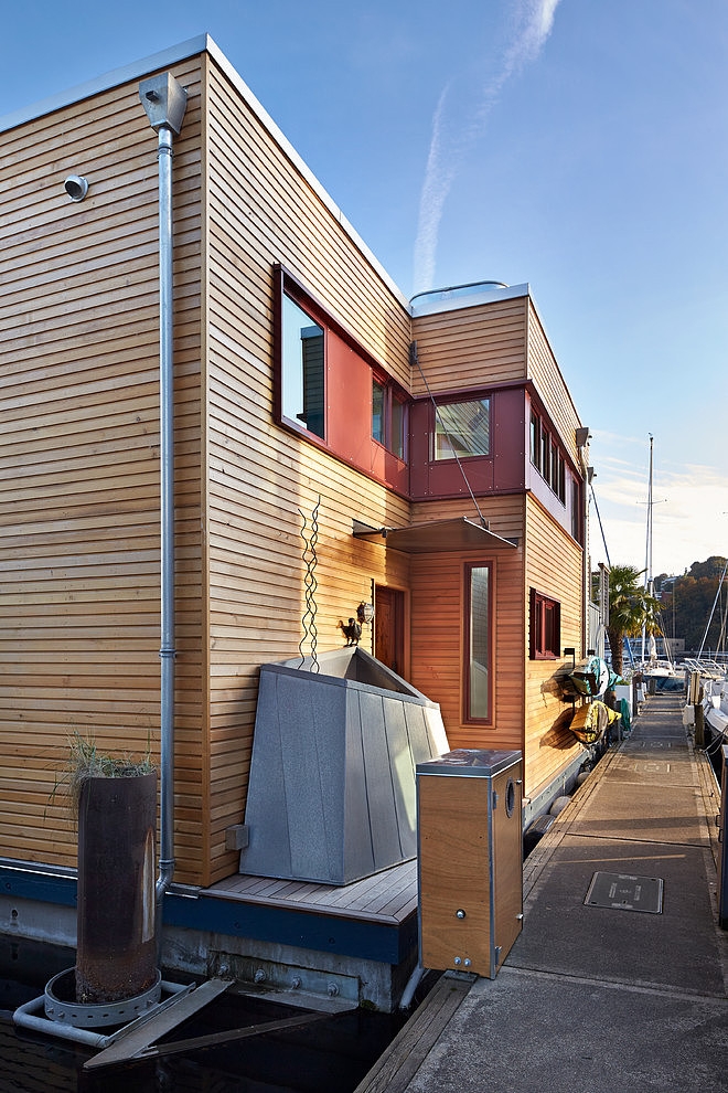 Houseboat 9 by Graham Baba Architects