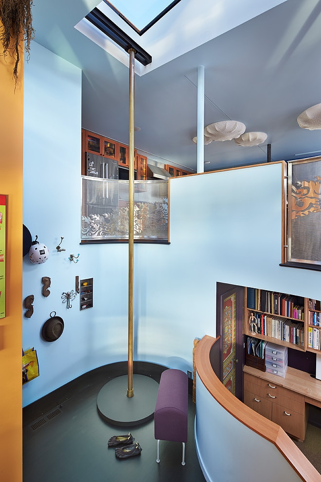 Houseboat 9 by Graham Baba Architects