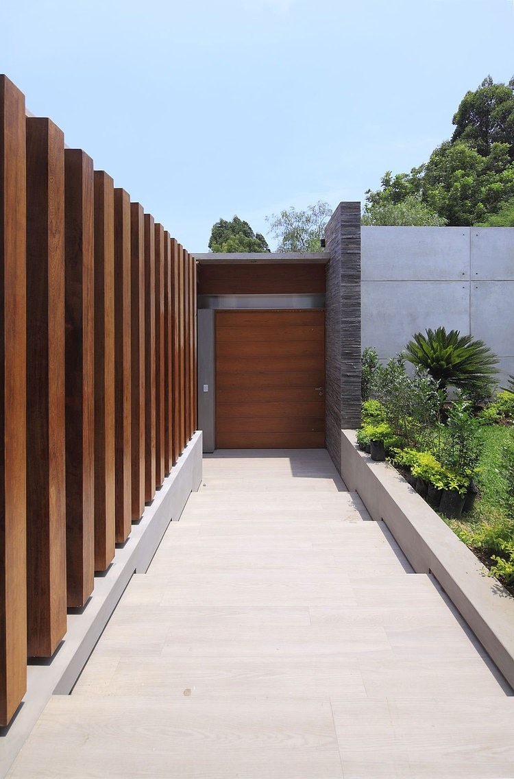 La Planicie House II by Oscar Gonzalez Moix