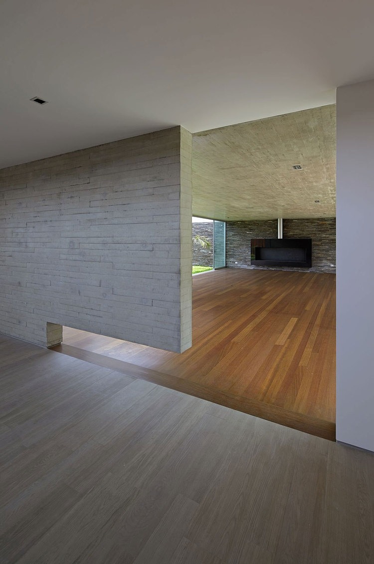 La Planicie House II by Oscar Gonzalez Moix