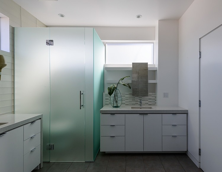 Peninsula House by LeMaster Architects