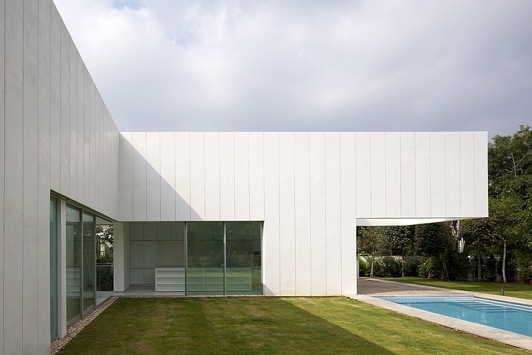 RI House by Paritzki & Liani Architects