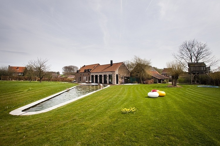 Farmhouse Lennik by Studio Farris