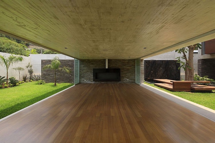 La Planicie House II by Oscar Gonzalez Moix