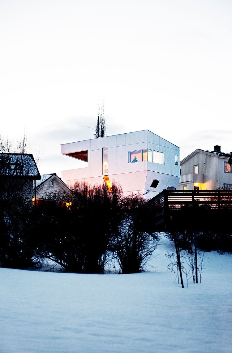 The Polite House by JVA