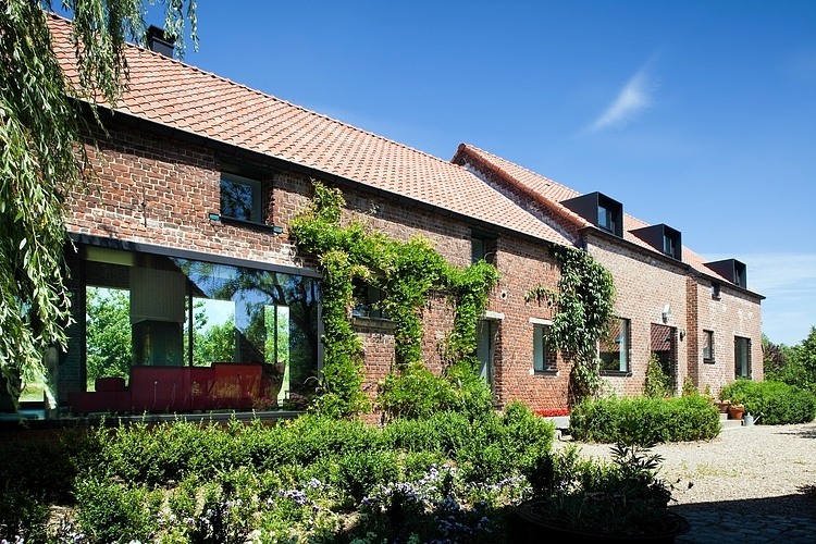 Farmhouse Lennik by Studio Farris