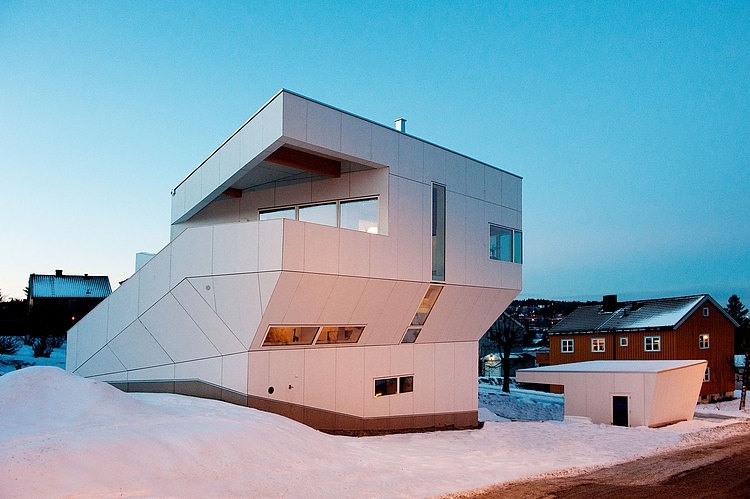 The Polite House by JVA
