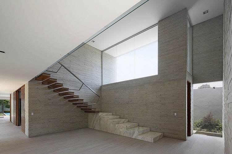 La Planicie House II by Oscar Gonzalez Moix