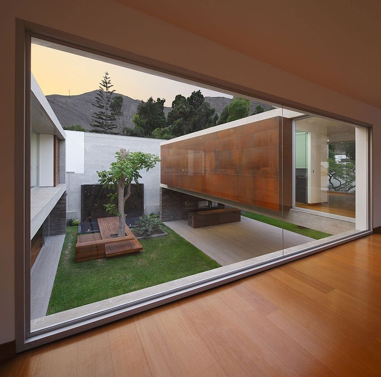 La Planicie House II by Oscar Gonzalez Moix