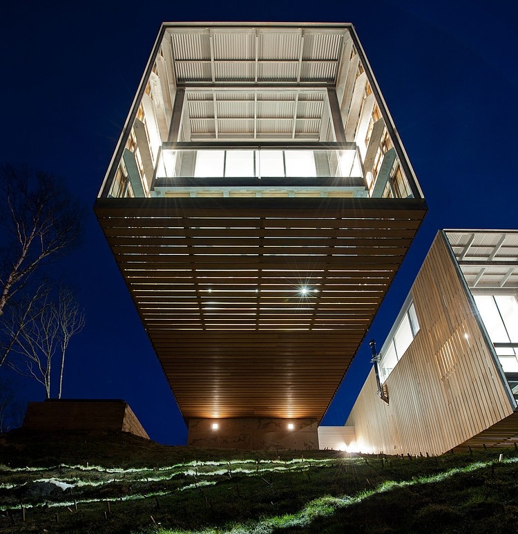 Two Hull House by MacKay-Lyons Sweetapple Architects