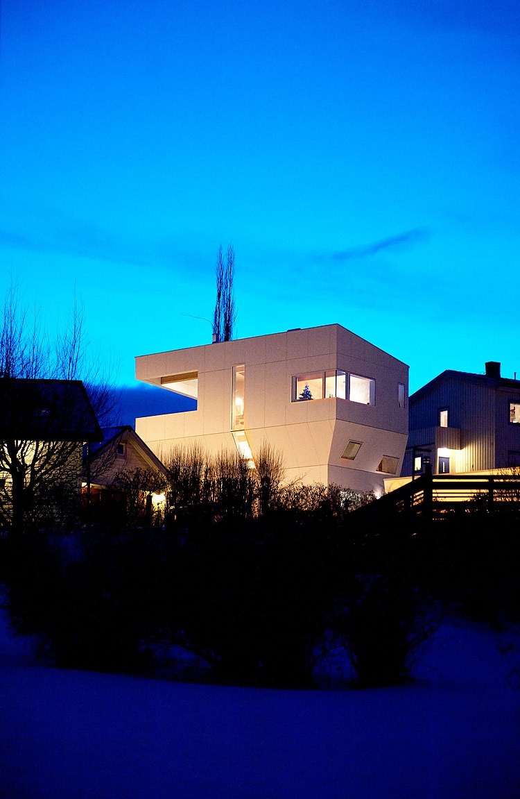 The Polite House by JVA