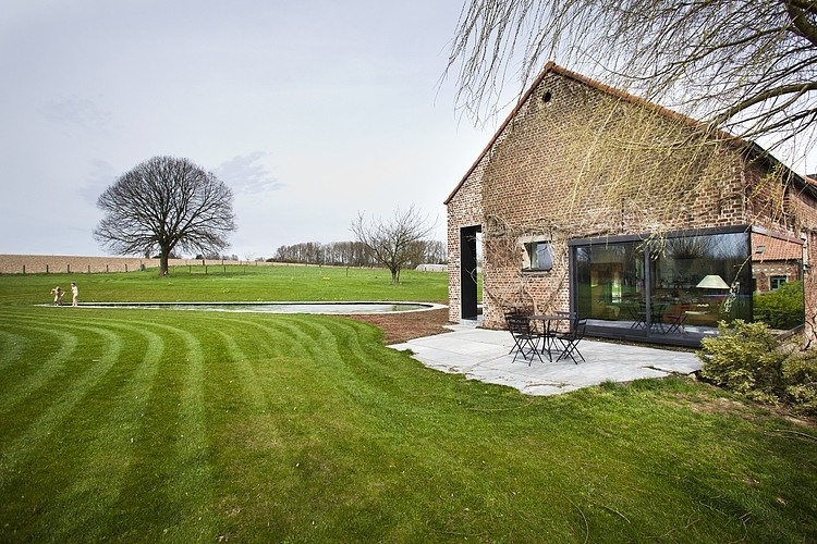 Farmhouse Lennik by Studio Farris