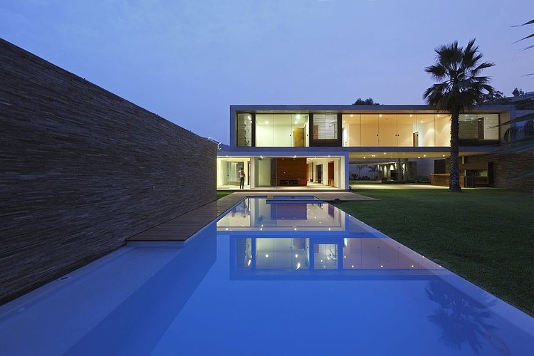 La Planicie House II by Oscar Gonzalez Moix