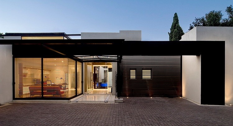 House Mosi by Nico van der Meulen Architects