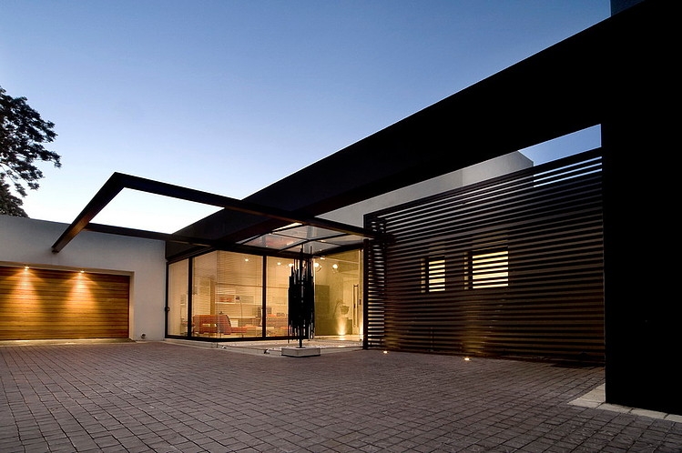 House Mosi by Nico van der Meulen Architects