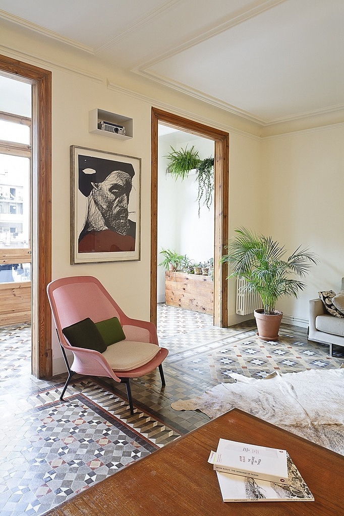 Apartment Refurbishment by Anna & Eugeni Bach