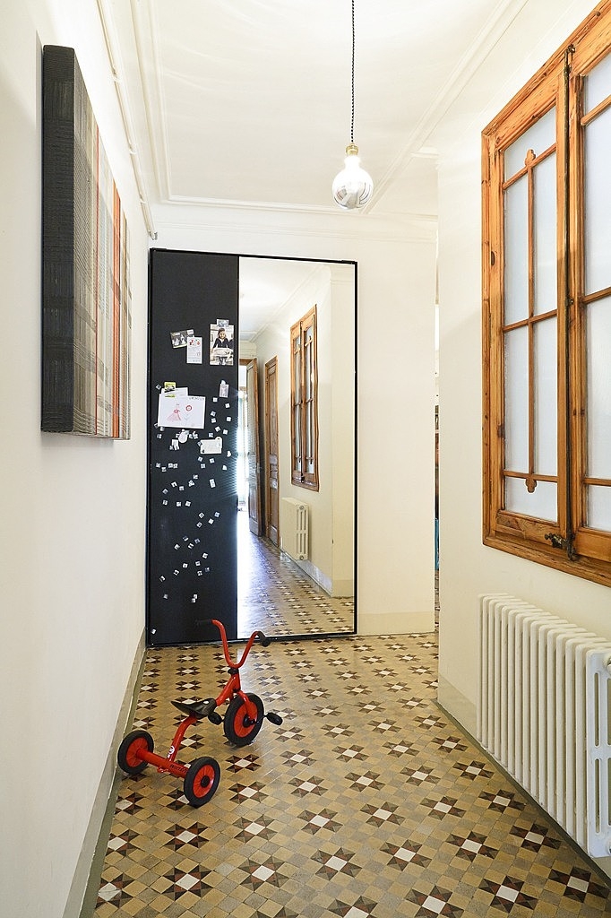 Apartment Refurbishment by Anna & Eugeni Bach