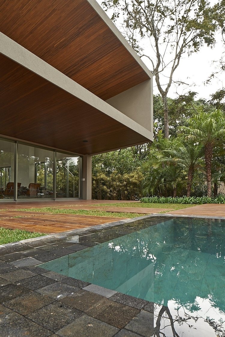 Bosque da Ribeira Residence by Anastasia Arquitetos