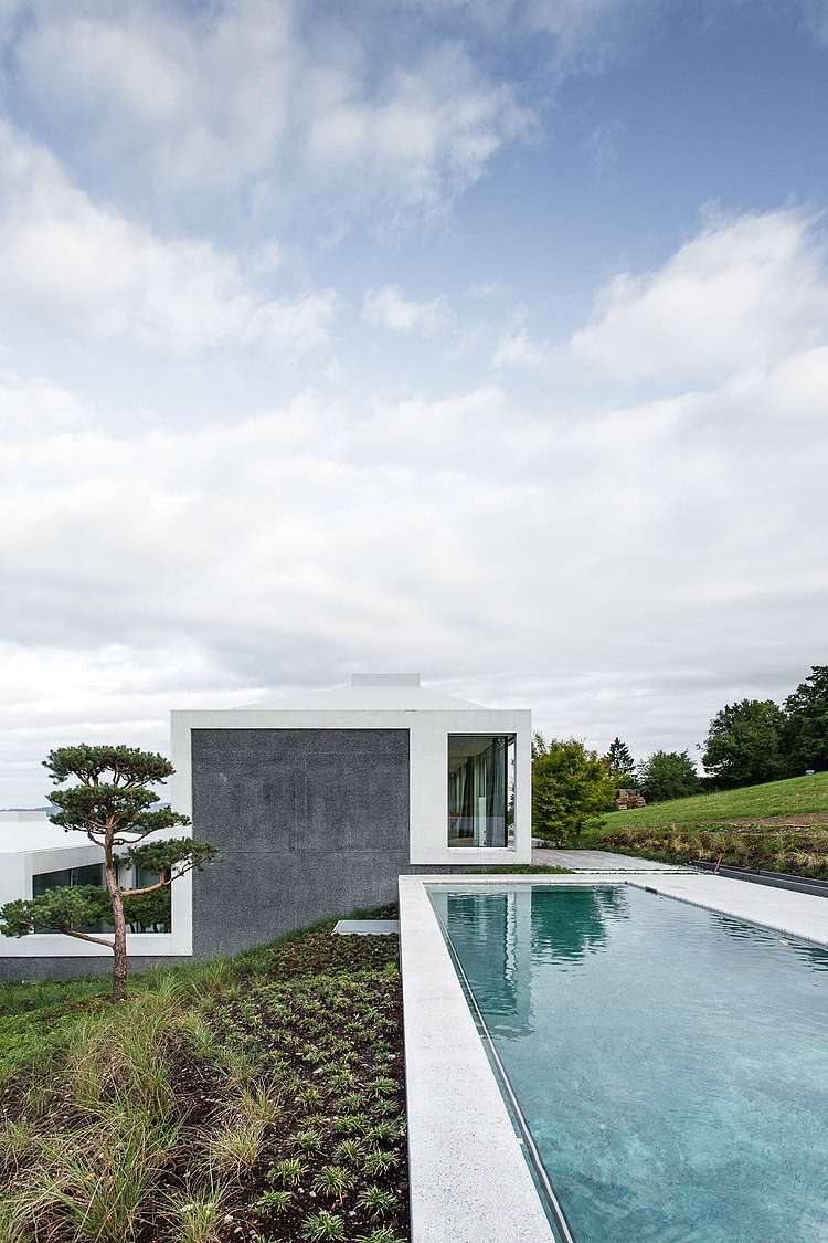 4 Courtyard Houses by Think Architecture