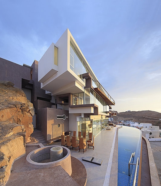 Veronica Beach Residence by Longhi Architects
