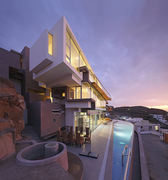 Veronica Beach Residence by Longhi Architects