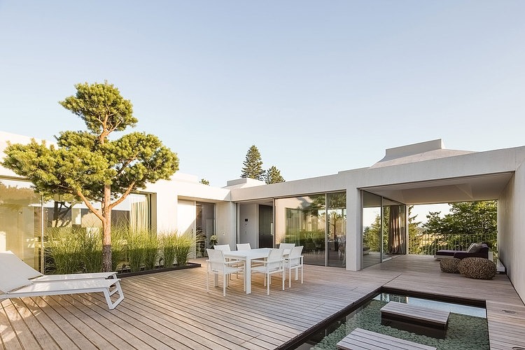 4 Courtyard Houses by Think Architecture