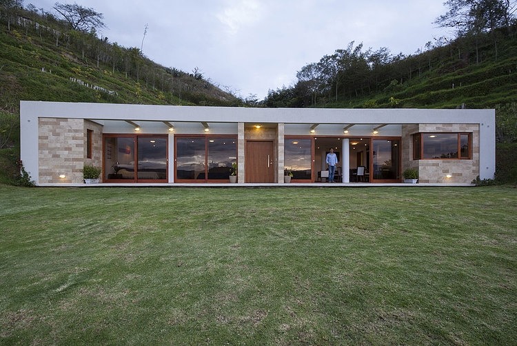 Casa Mirador by AR+C