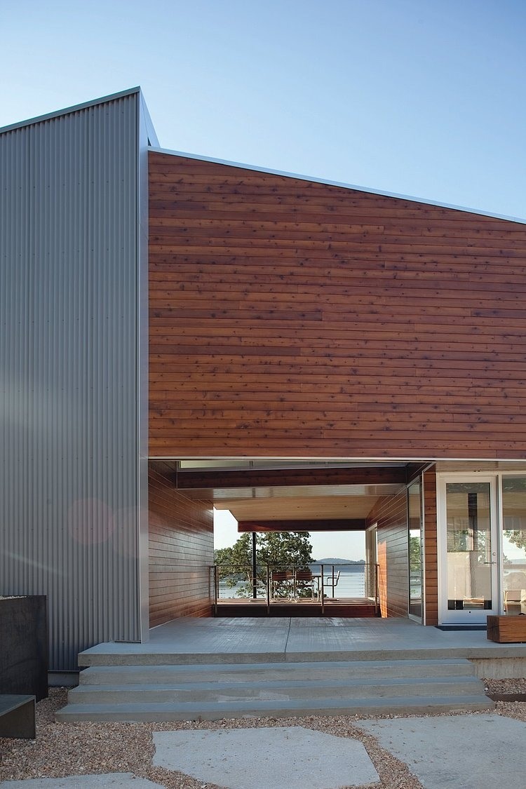Postcard House by Hufft Projects