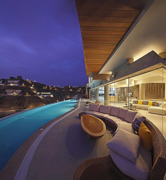 Veronica Beach Residence by Longhi Architects