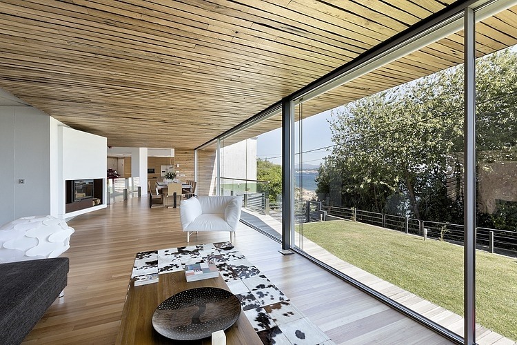 Dezanove House by Iñaki Leite Architects