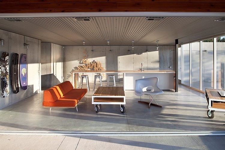 Postcard House by Hufft Projects