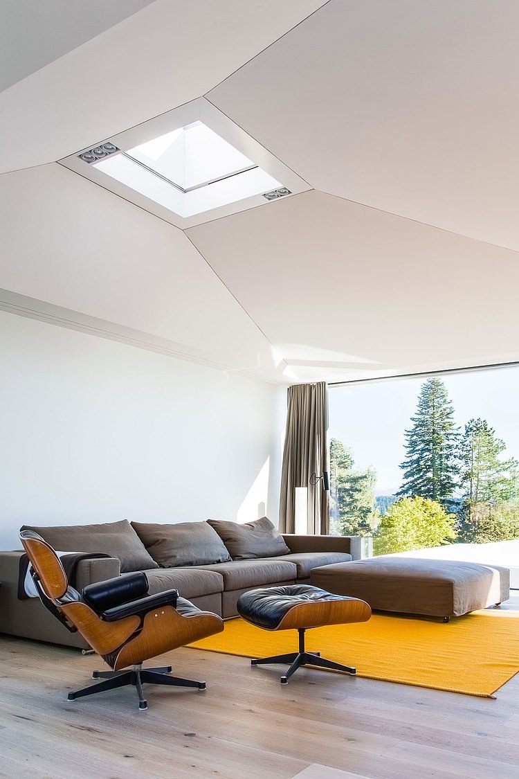 4 Courtyard Houses by Think Architecture