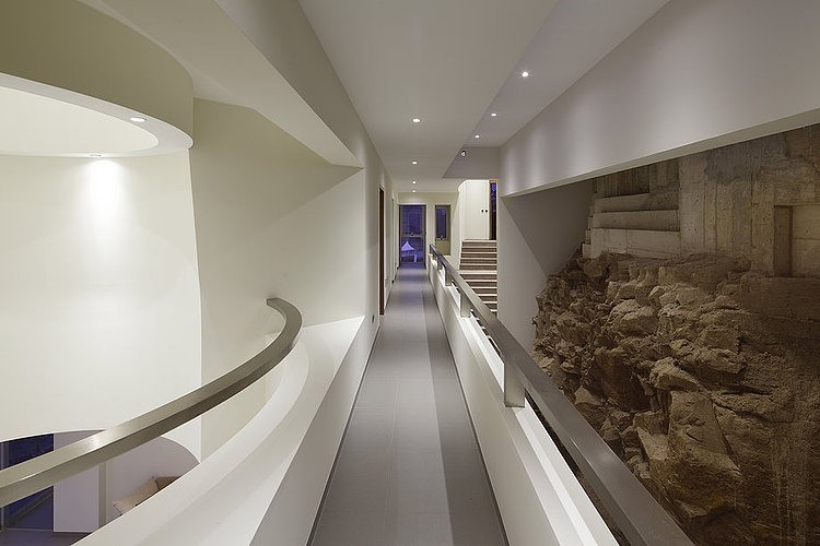 Veronica Beach Residence by Longhi Architects