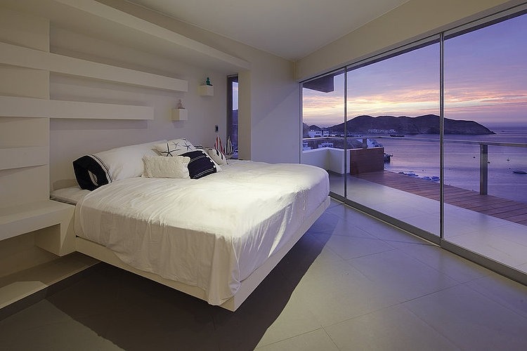 Veronica Beach Residence by Longhi Architects