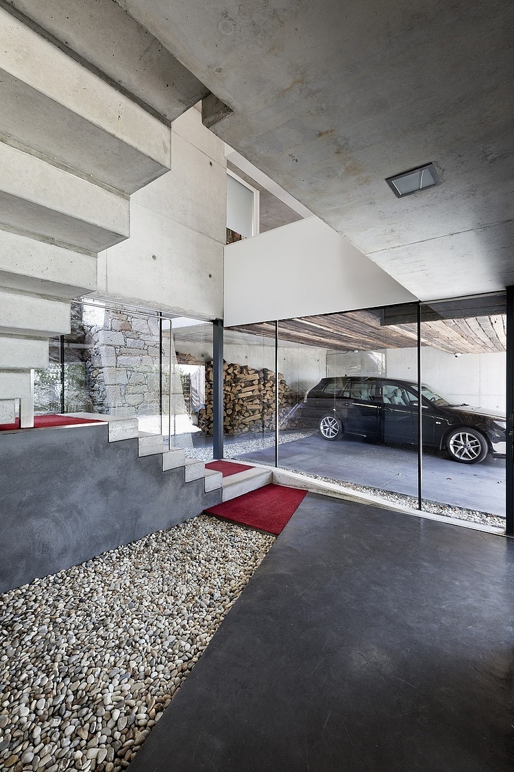 Dezanove House by Iñaki Leite Architects