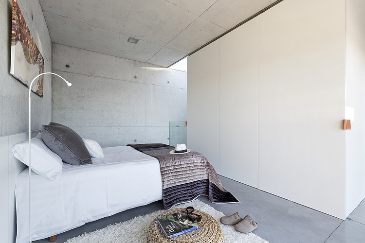 Dezanove House by Iñaki Leite Architects
