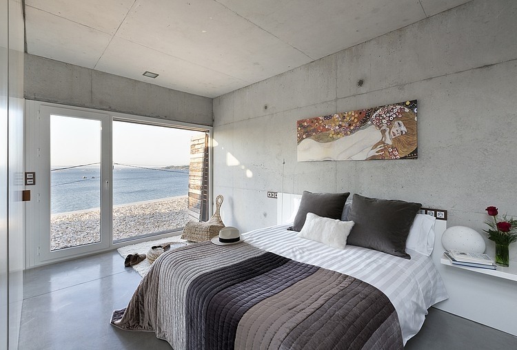 Dezanove House by Iñaki Leite Architects
