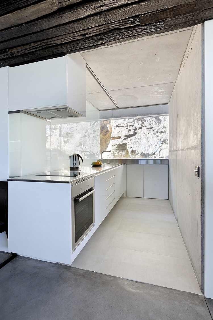 Dezanove House by Iñaki Leite Architects